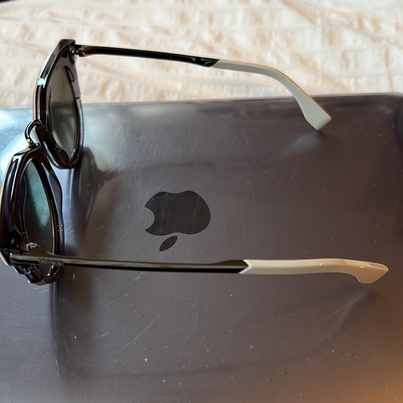 Fendi sunglasses MOVING sale! - Picture 4 of 5